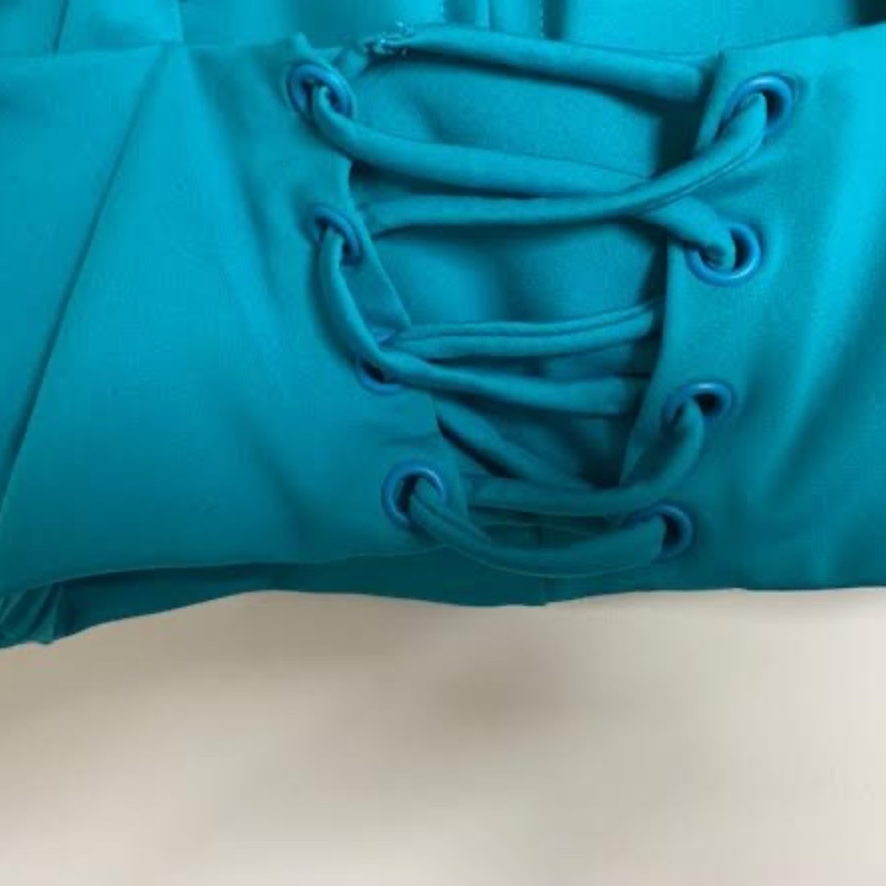 Fashion Nova Active Compression Lace Up Tank - Picture 6 of 7